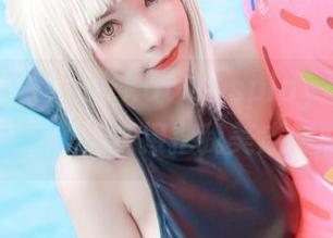 一口一口来，Kitkat Cosplay圣路易斯原图图集，直接把我美成傻瓜。